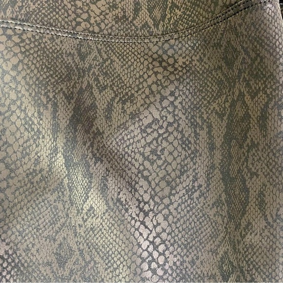 Express Black Snakeskin Print Ponte Knit Leggings Size L - Picture 3 of 7